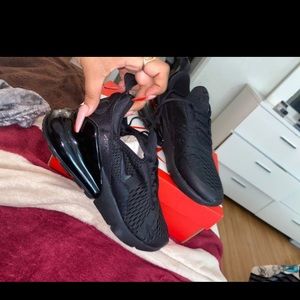 All black nike air max